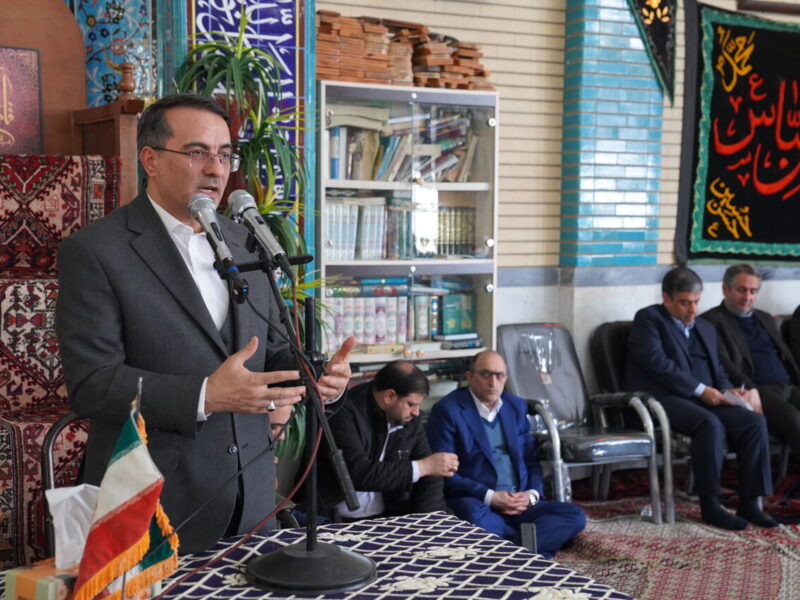 معاون رئیس جمهور در جمع اهالی روستای بقرآباد هیر حضور یافت