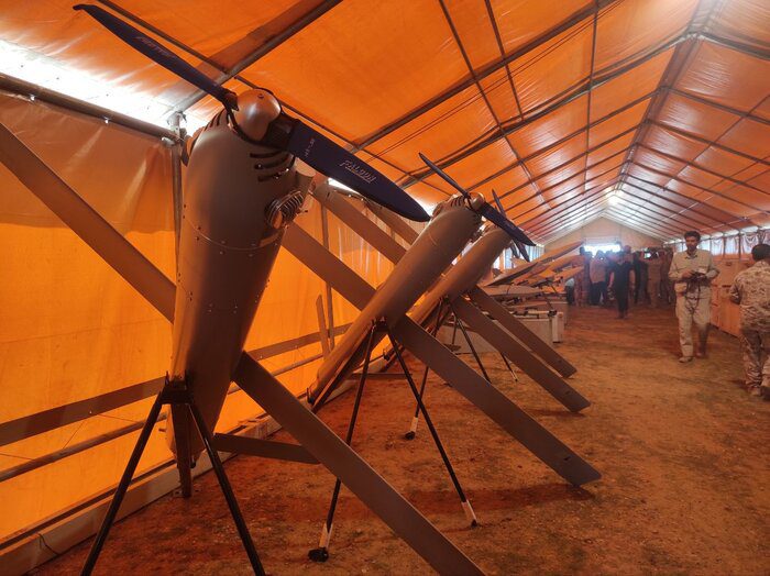 انبوهی از تجهیزات موشکی، پهپادی و توپخانه‌ای نیروی زمینی سپاه رونمایی شد