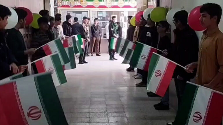 زنگ انقلاب در مدارس دلفان به صدا درآمد + فیلم