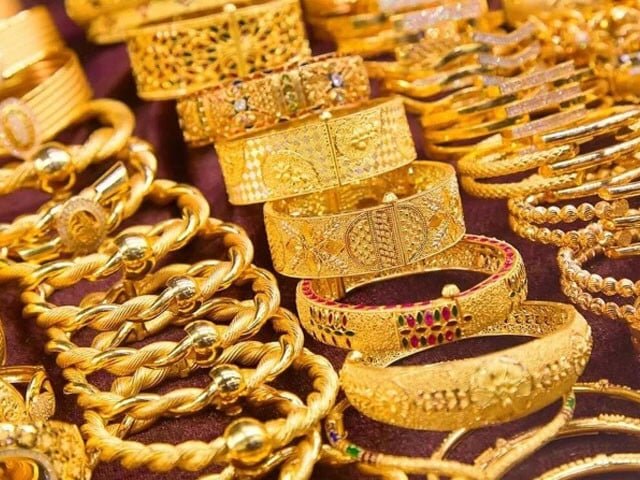 Gold prices to hit all-time high in global, local markets