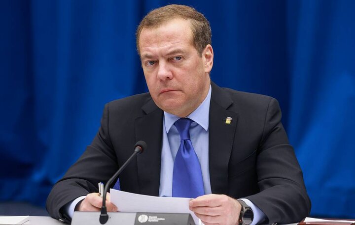 Medvedev strongly warns Europe over supporting Kiev