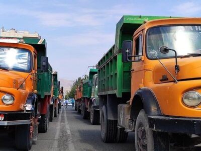 همدلی، همراهی و اعتماد رانندگان سیرجانی به بخش حاکمیتی حمل‌ و نقل/ بازگشت کامیون ها به چرخه حمل و نقل کشور در سیرجان