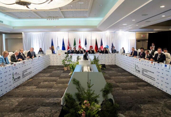 G7 considers Russia sanctions, vows to tackle imbalances