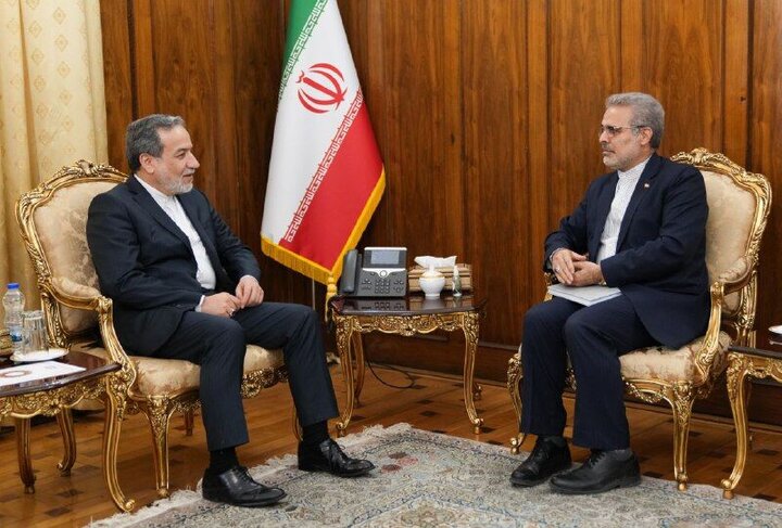 Iran FM stresses increasing Iran-Venezuela economic ties