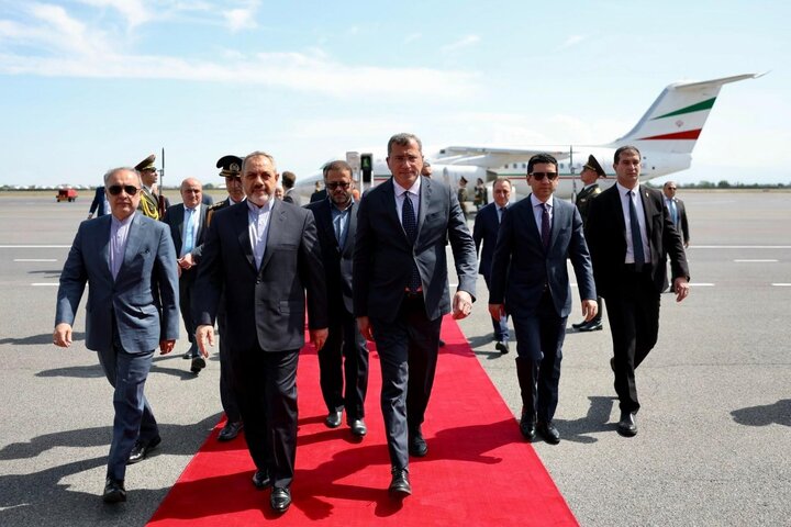 Iranian defense minister visits Armenia