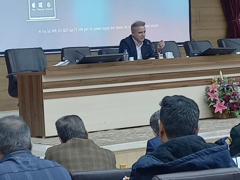 نشست علمی بررسی وضعیت خودکشی در ملکان و ارائه راهکارهای پیشگیرانه در سطح استان؛