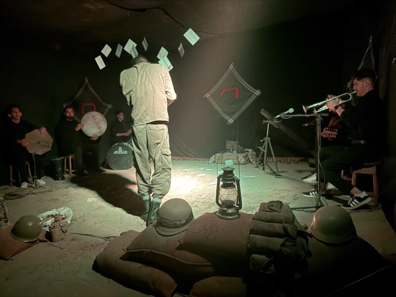 «قاب خاطره»؛ روایت زندگی شهدا در قالب نمایش و گالری در برخوار