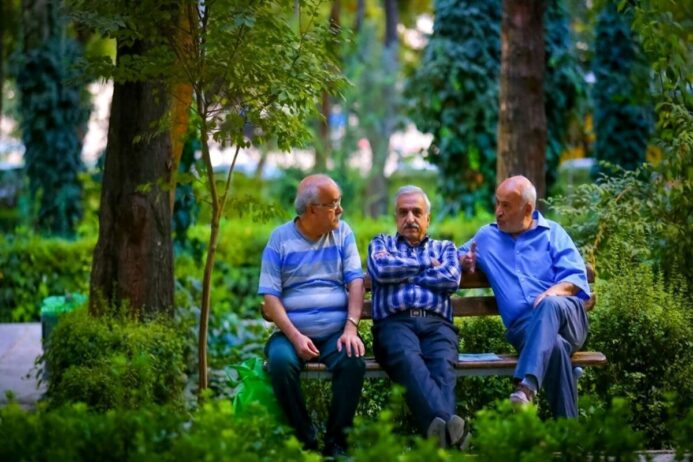 بازنشستگان، سال آینده منتظر افزایش حقوق باشند