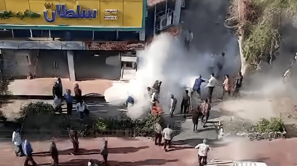 خودسوزی یک دانشجو در درگیری با ماموران شهرداری/ ویدئو