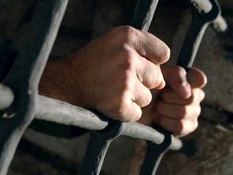 دختر جوان برای قاتل مادربزرگش رضایت گرفت