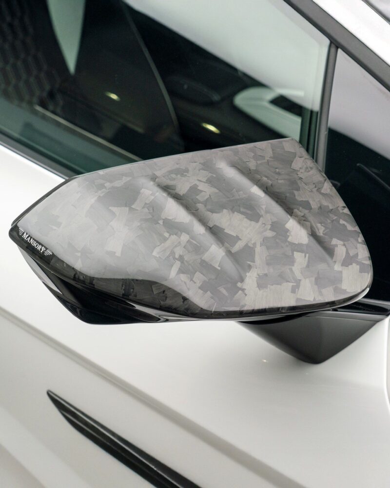 لامبورگینی روئلتو با پکیج سفارشی‌سازی «Initiate» منصوری، که با ارتقای قدرت به ۱۰۷۰ اسب بخار، شتاب صفر تا صد ۲.۴ ثانیه‌ای و بدنه فیبر کربنی، مرزهای عملکرد این ابرخودرو را جابه‌جا کرده است