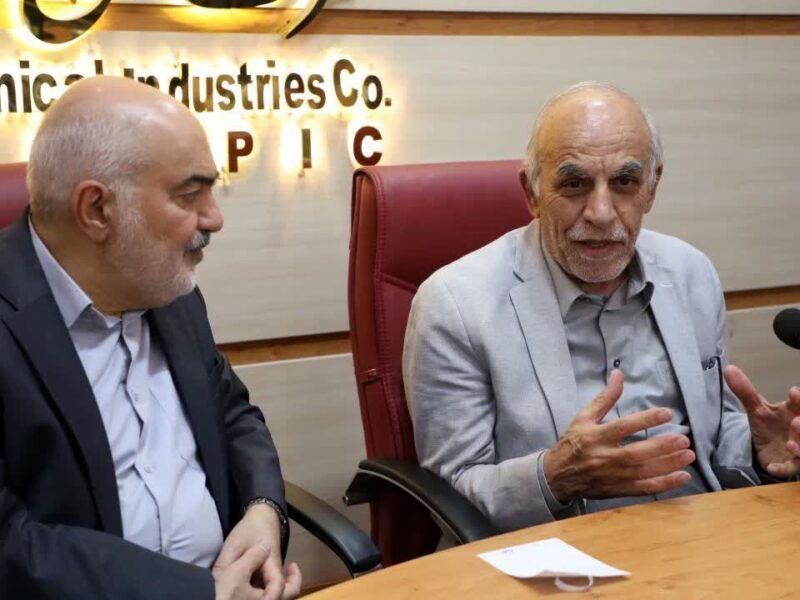 موالی زاده بهترین گزینه در میان نامزد های استانداری خوزستان بود/ سعه صدر و اخلاق خوب موالی زاده هر شهروندی را به خود جذب می کند/استاندار شدن موالی زاده اتفاق نظر همه نخبگان و ستاد مرکزی دکتر پزشکیان بود/  موالی زاده سمبل وحدت و همدلی در استان است