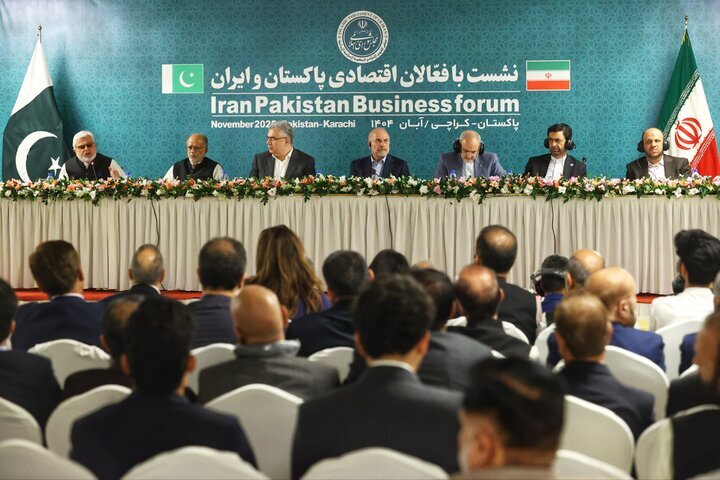 Ghalibaf holds meeting with Iranian, Pak economic activists