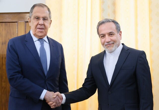 Iran, Russia FMs discuss ties, regional developments by phone