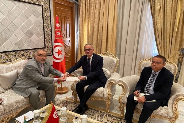 Iran’s amb. delivers Araghchi’s message to Tunisian FM