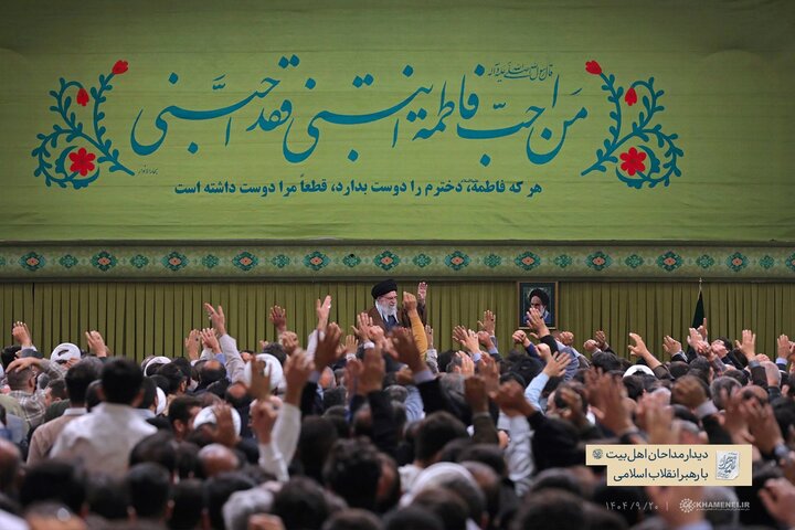 Leader receives eulogists on Hazrat Zahra birth anniversary