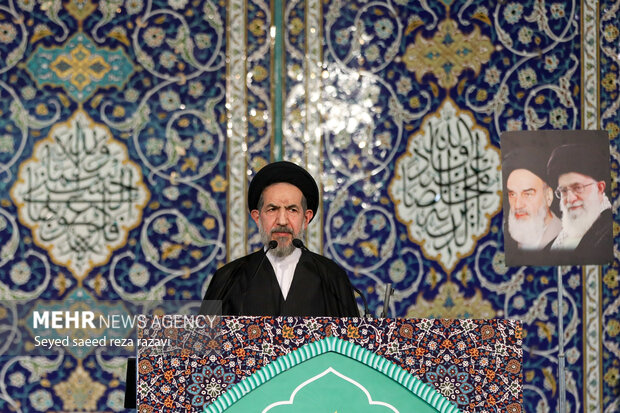 Senior cleric hails growth in Iran non-oil exports since rev.