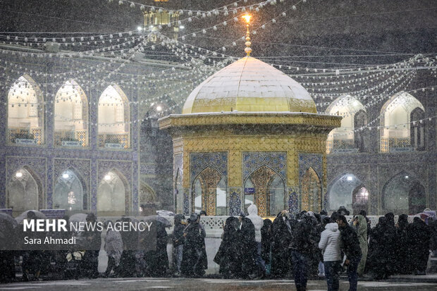 VIDEO: Snow blankets Imam Reza Shrine in Mashhad