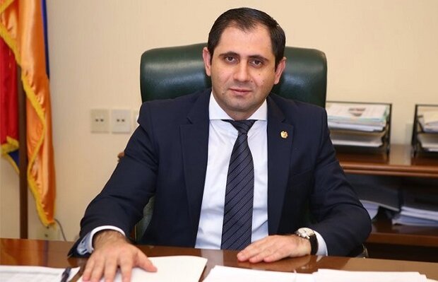 Armenian defense minister visits Iran