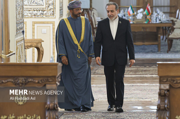 Iran, Oman FMs discuss next round of nuclear talks