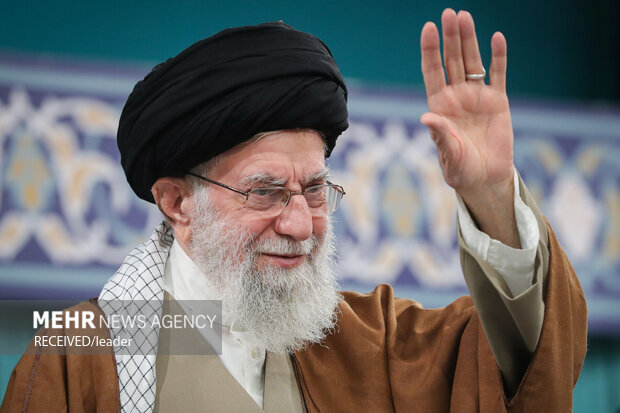 Leader donates 50 billion rials to free needy prisoners