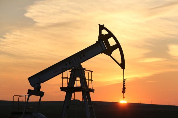 Oil prices hit new record high