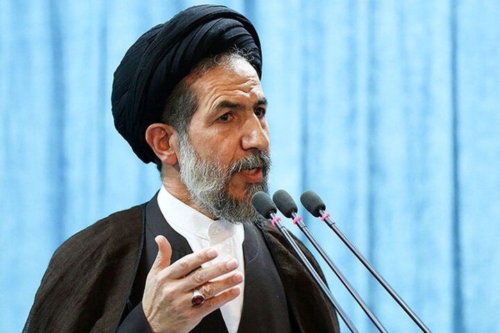 Senior cleric stresses continuation of dignified diplomacy