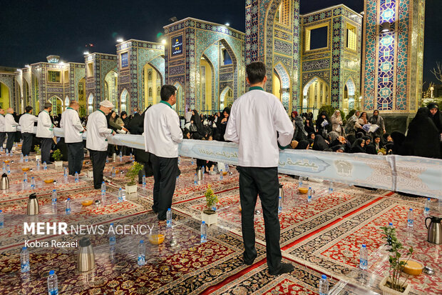 VIDEO: Iftar gatherings at Imam Reza (AS) shrine in Mashhad
