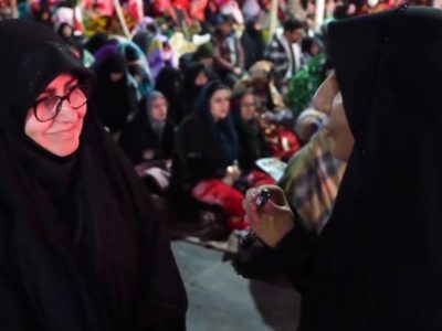 اینجا، تو این وضعیت جنگی کشور، تو این هوای سرد دقیقا چیکار می‌کنید؟
