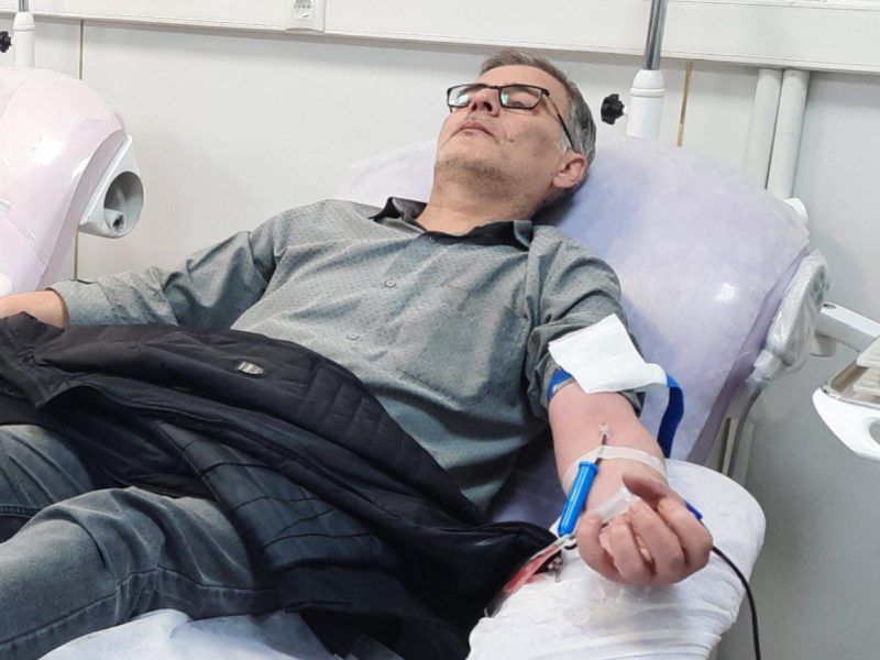 اهدای خون خبرنگار ورزشی و رکوردار احکام روابط عمومی ها در ایران  به مصدومان جنگ