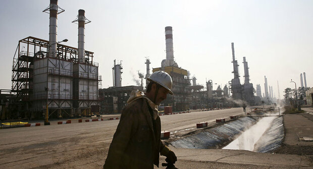 Oil prices jump about 5% over US action