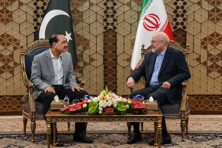Pakistani Army chief holds meeting with Iran’s Ghalibaf