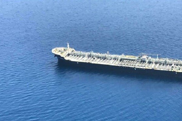 Qatari tanker stopped in the Strait of Hormuz