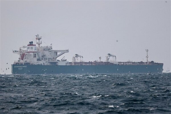 Second Iranian super tanker reaches Far East