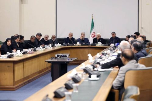 تأکید عارف بر هماهنگی ملی برای برگزاری باشکوه آیین تشییع رهبر شهید