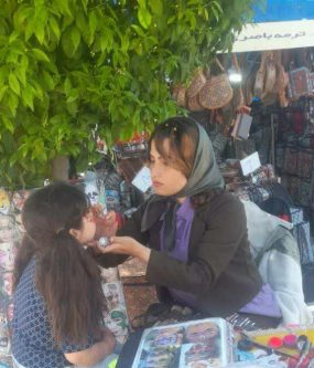 گذر حافظیه و نمایشگاه باغ ملی با اجرای گریم کودک در ایام نوروز توسط گروه نمایش میگ میگ