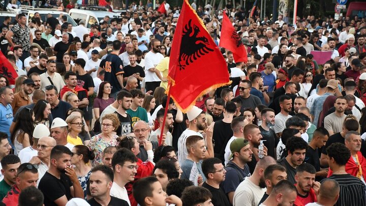 Protests on tourism project in Albania go on for 16th day