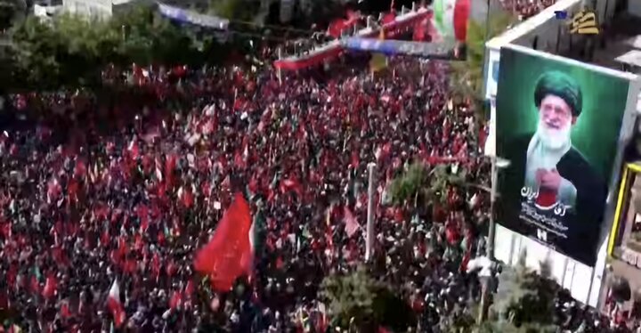 Funeral procession for martyred Leader begins in Mashhad