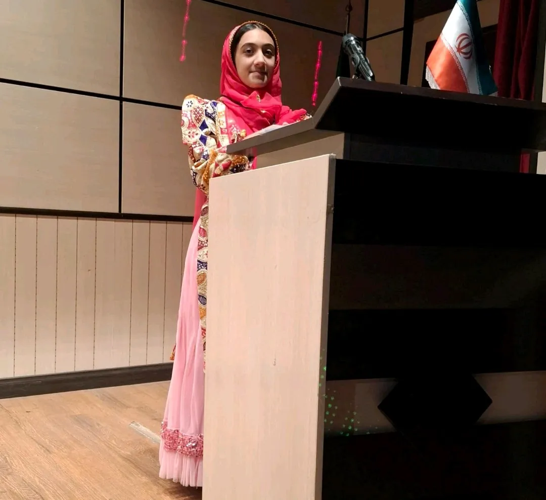 ستیا خدادادی‌نیا هنرمند نوجوان مسجدسلیمانی در جشنواره‌های هنری