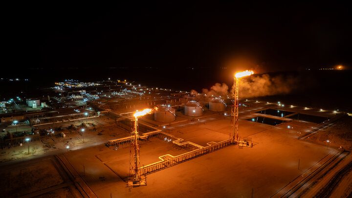 Iranian domestic experts fix damaged Azadegan oil facility