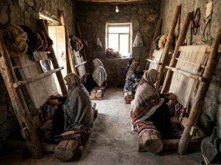 کارگاه آموزش چوقابافی بانوان در مسجدسلیمان برای حفظ میراث بومی