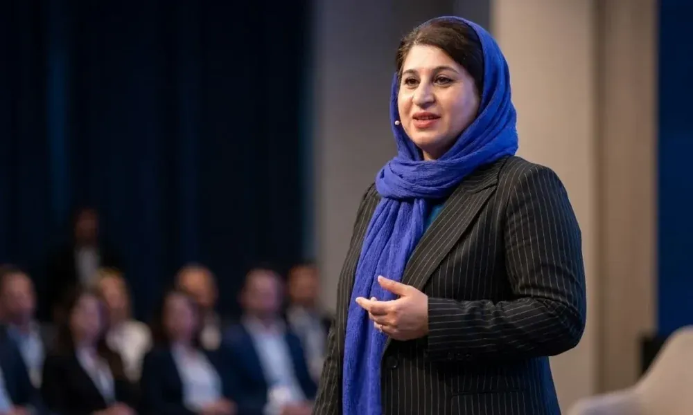 فن بیان حرفهای چیست؟ راهنمای علمی تقویت مهارت سخنوری، صدا، اعتمادبهنفس و تأثیرگذاری فن بیان حرفهای چیست؟ راهنمای علمی تقویت مهارت سخنوری، صدا، اعتمادبهنفس و تأثیرگذاری در سال ۱۴۰۵