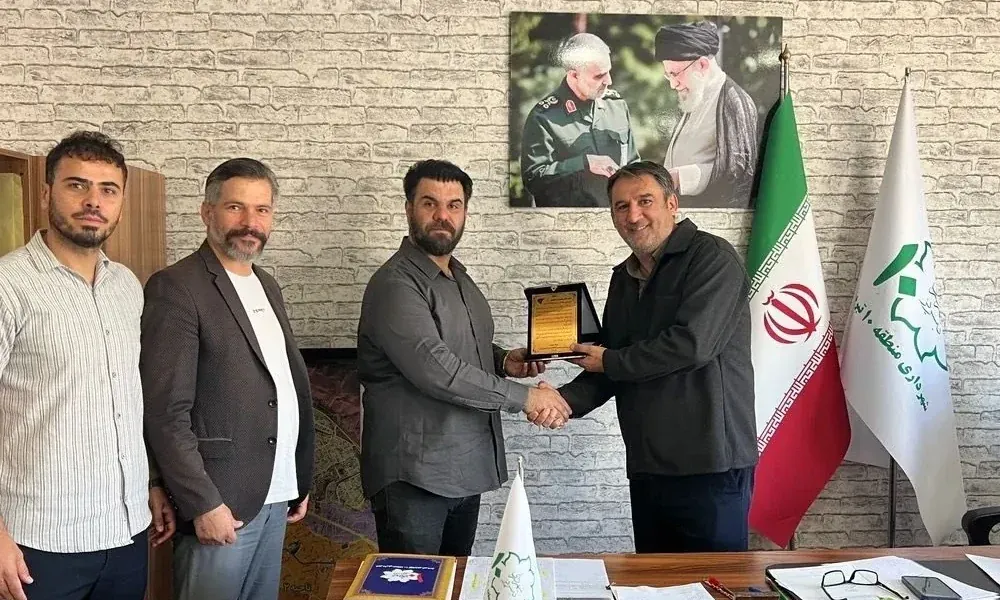 تجلیل رئیس انجمن جوجیتسو آذربایجانشرقی از معاون مالی و اقتصادی شهرداری منطقه ۱۰ تبریز