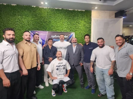 مهدی ضابطی در حال ثبت رکورد ۴۶۷ تکرار پرس سینه با وزنه ۶۰ کیلوگرمی