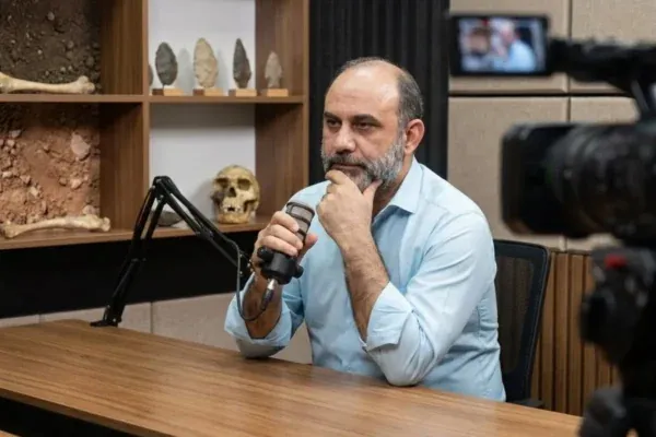 خلاقیت چگونه انسان را ساخت؟ نگاهی به فرگشت انسان در گفت‌وگوی حامد وحدتی‌نسب