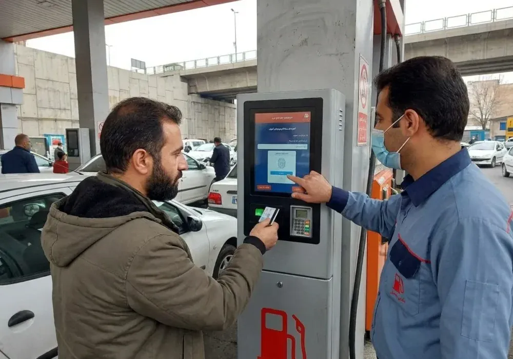 کارت بانکی جای کارت اضطرار سوخت می‌آید؛ آغاز طرح جدید در ۵۴ جایگاه تهران