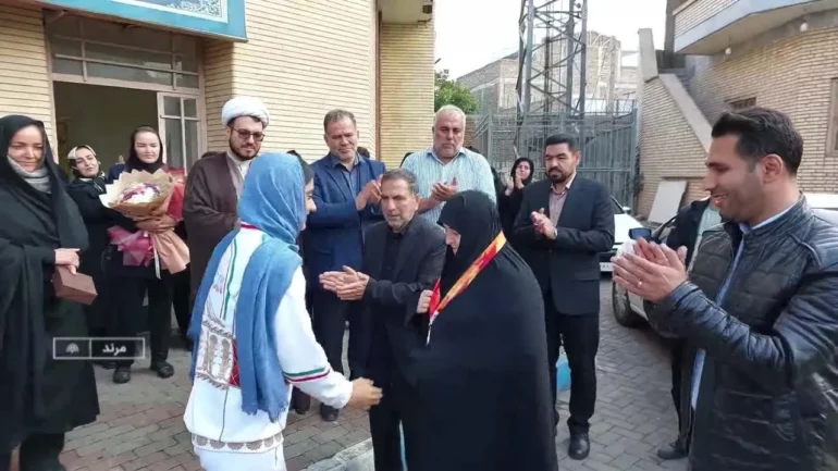 مدال نقره رحیمی به خانواده شهید روحی رسید